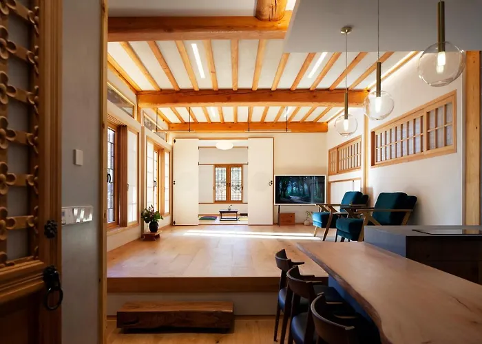 Сasa de vacaciones Iriru Luxury Hanok - Eunpyung Hanok Village *