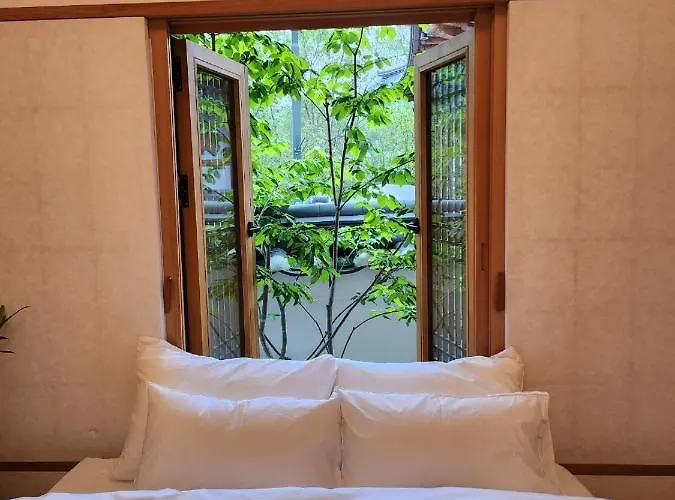 Сasa de vacaciones Iriru Luxury Hanok - Eunpyung Hanok Village