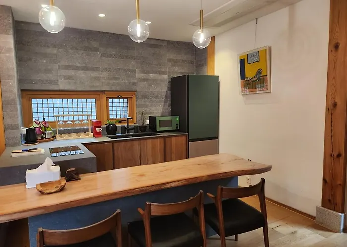 Iriru Luxury Hanok - Eunpyung Hanok Village Seúl