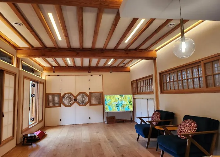 Сasa de vacaciones Iriru Luxury Hanok - Eunpyung Hanok Village *