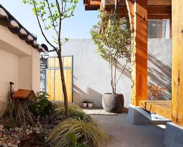 Iriru Luxury Hanok - Eunpyung Hanok Village Seúl