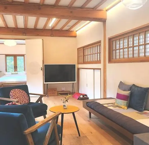 Iriru Luxury Hanok - Eunpyung Hanok Village