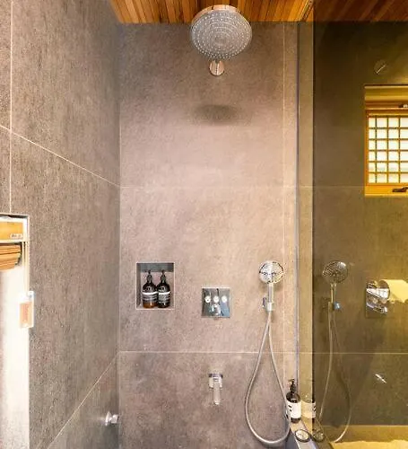 Iriru Luxury Hanok - Eunpyung Hanok Village *