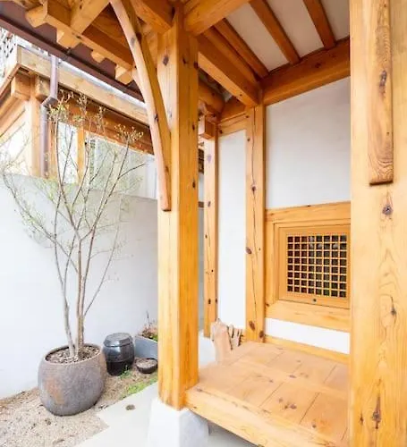 Iriru Luxury Hanok - Eunpyung Hanok Village Сasa de vacaciones