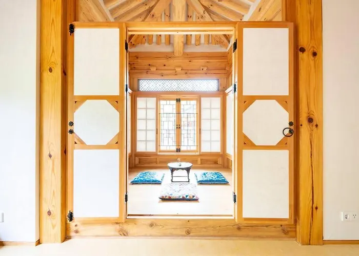Сasa de vacaciones Iriru Luxury Hanok - Eunpyung Hanok Village *